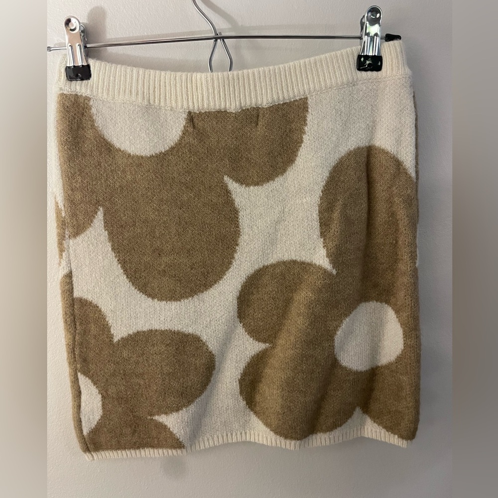 Stylish Patterned Knit Two Piece - image 3